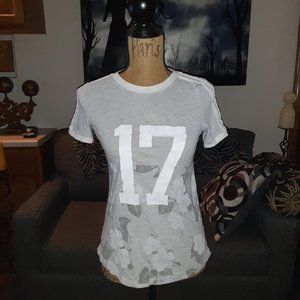 woman's short sleeve tee